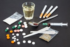 "Drogue" est le nom donné aux stupéfiants, comme l'ecstasy, le cannabis, le LSD ou tout autre produit qui mène à la dépendance au détriment de la santé. Une drogue peut être naturelle ou synthétique.
